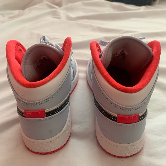 Air Jordan 1 Mid GS ‘Half Blue Polka Dot Swoosh’ - Picture 4 of 6